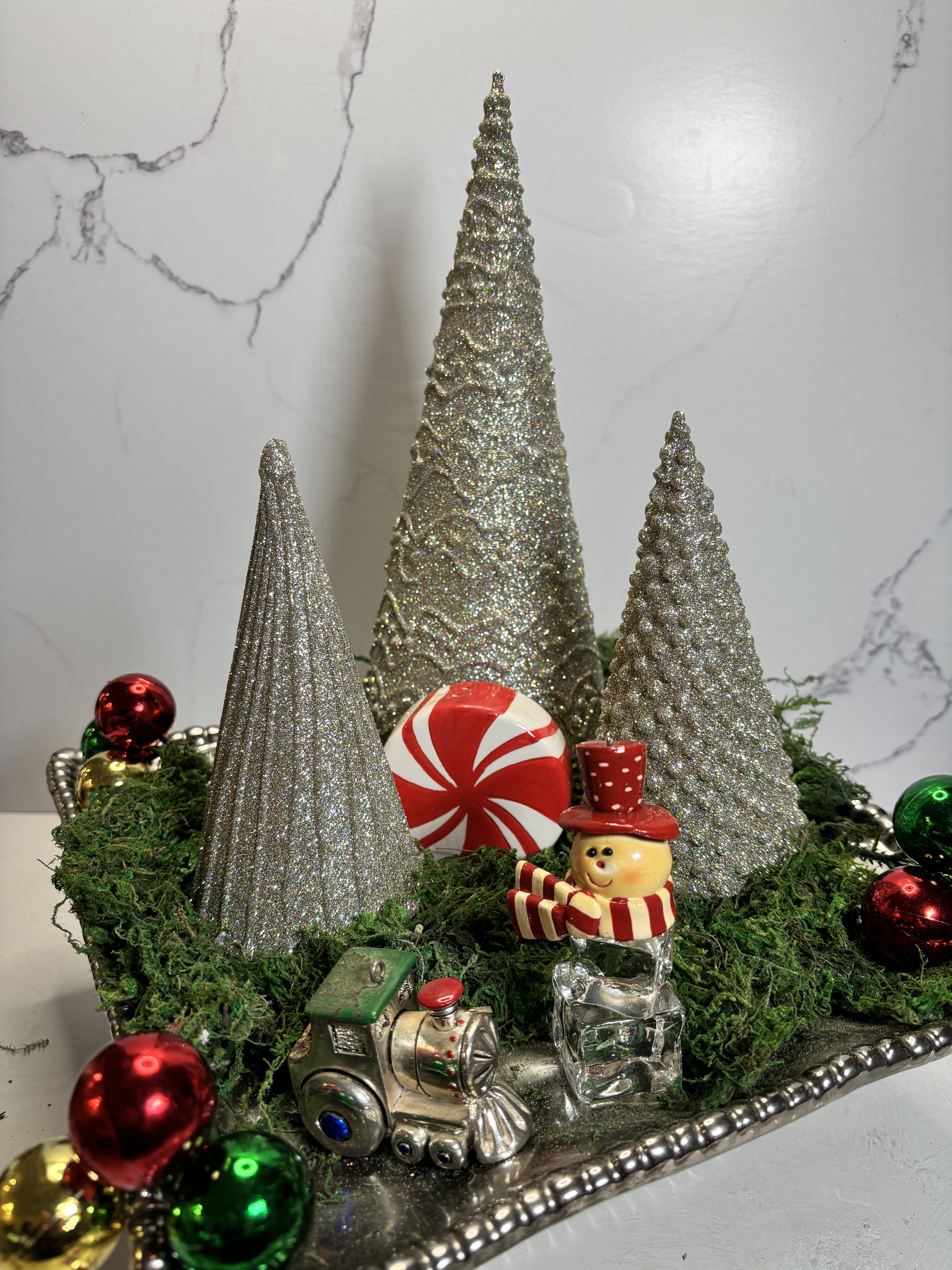 Texturing with Hot Glue – Glittery Christmas Trees